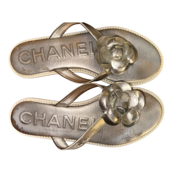 Chanel Flip Flops Floral Sandals 40 9.5 10 Flawed Silver Metallic - Picture 1 of 7